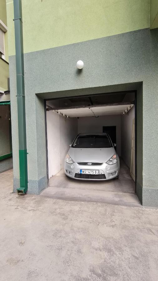 Mina Penthouse Apartamento Novi Sad Exterior foto